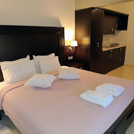 Neraides Hotell Káto Loutrákion Exteriör bild