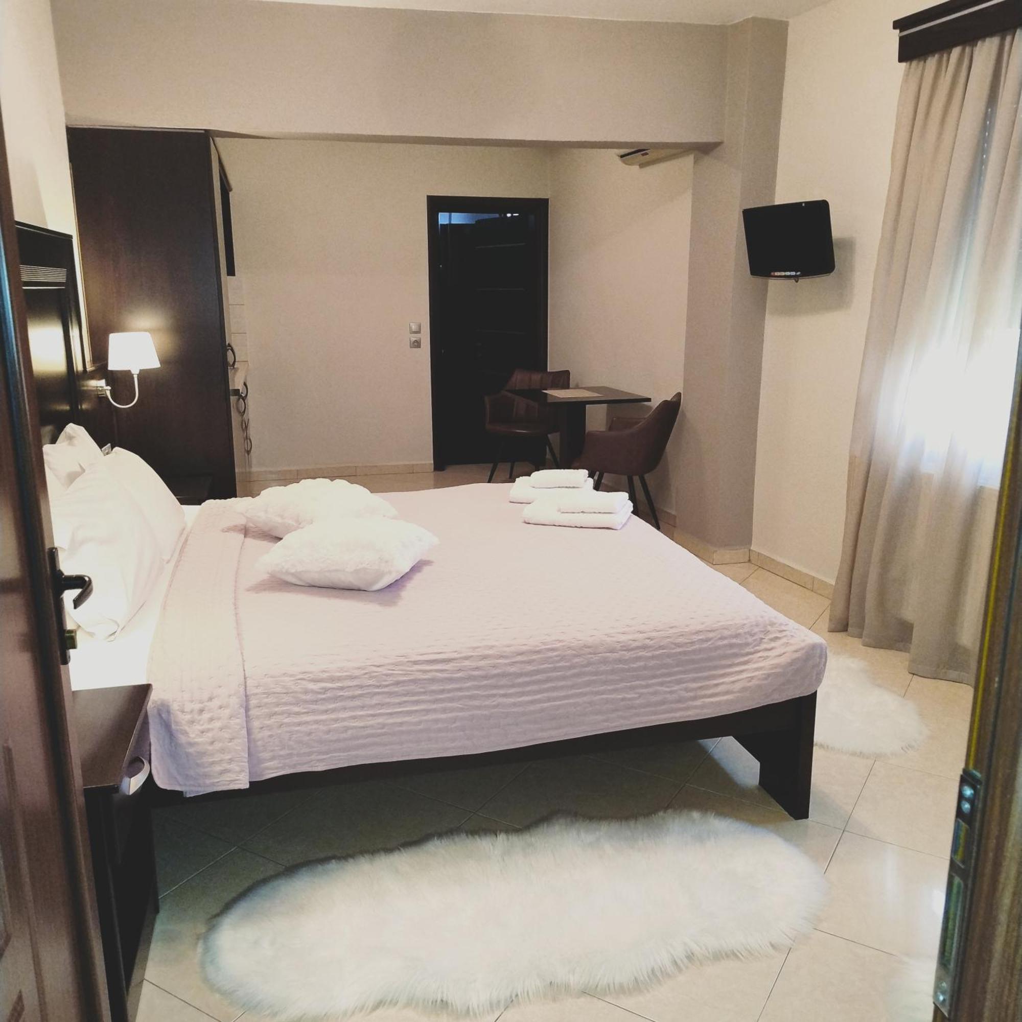Neraides Hotell Káto Loutrákion Exteriör bild